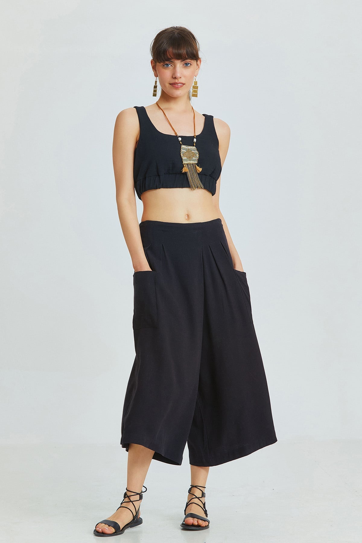 Three Quarter Skirt Pants Black