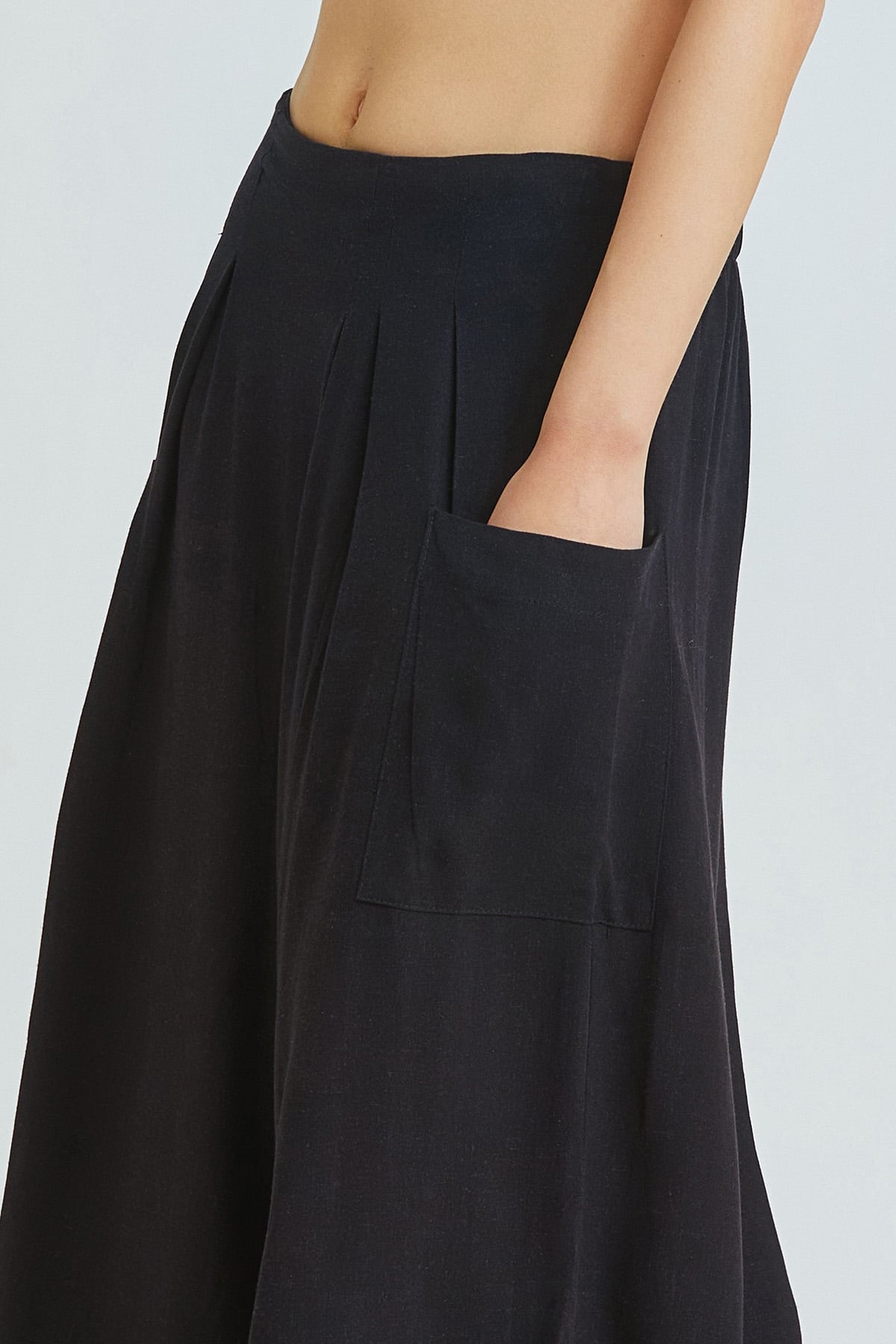 Three Quarter Skirt Pants Black