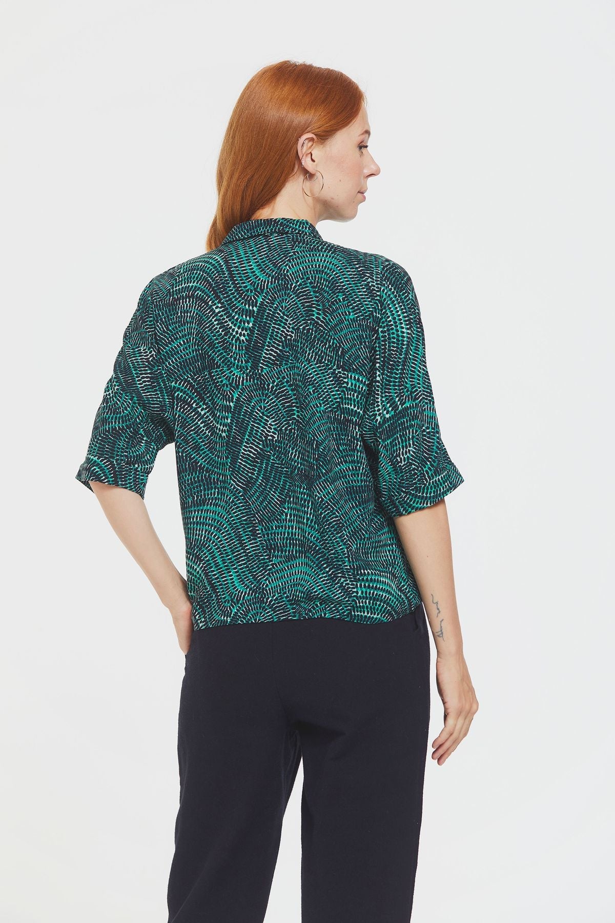 Loose Fit Women's Shirt with Classic Collar Green