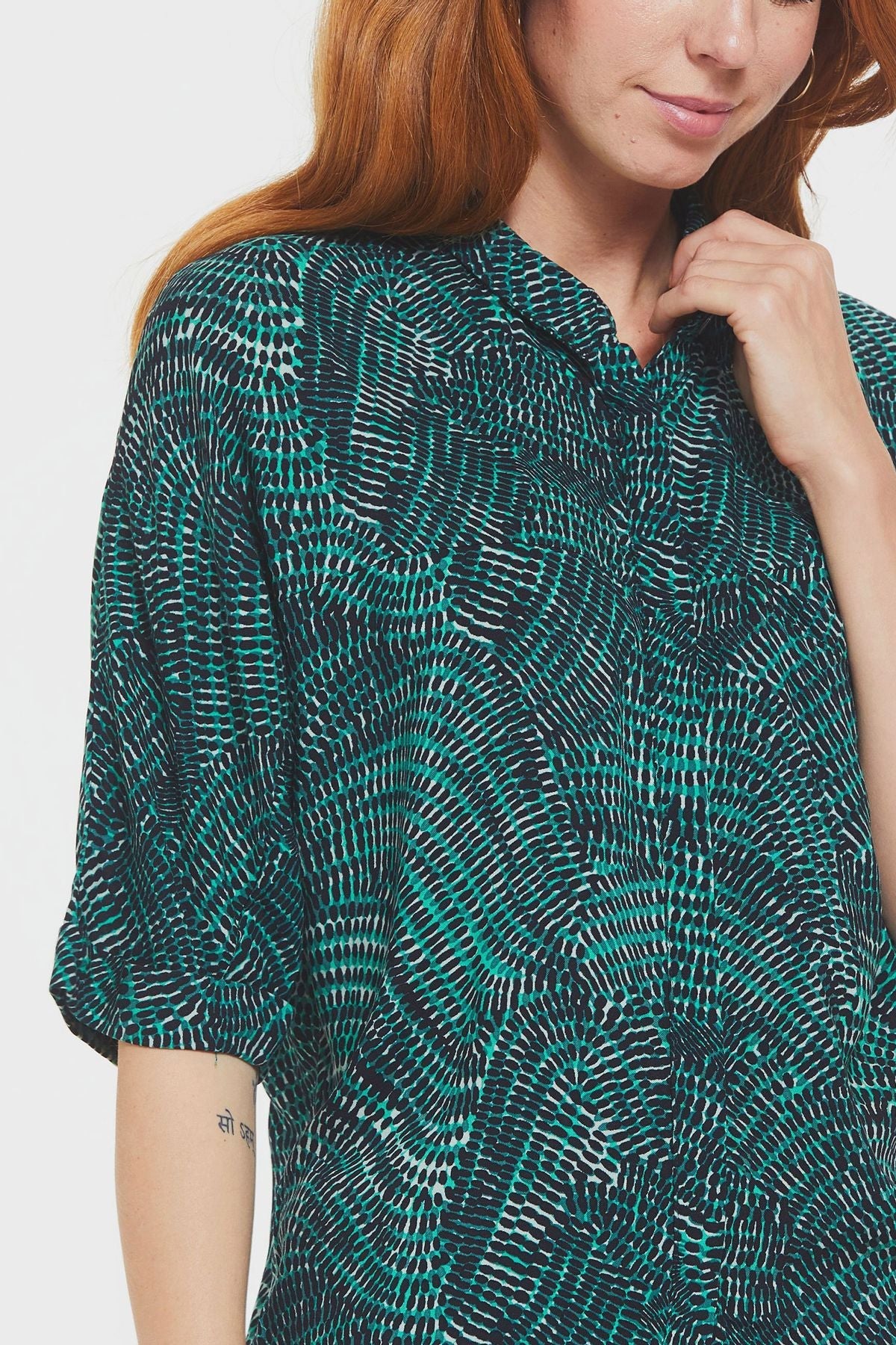 Loose Fit Women's Shirt with Classic Collar Green