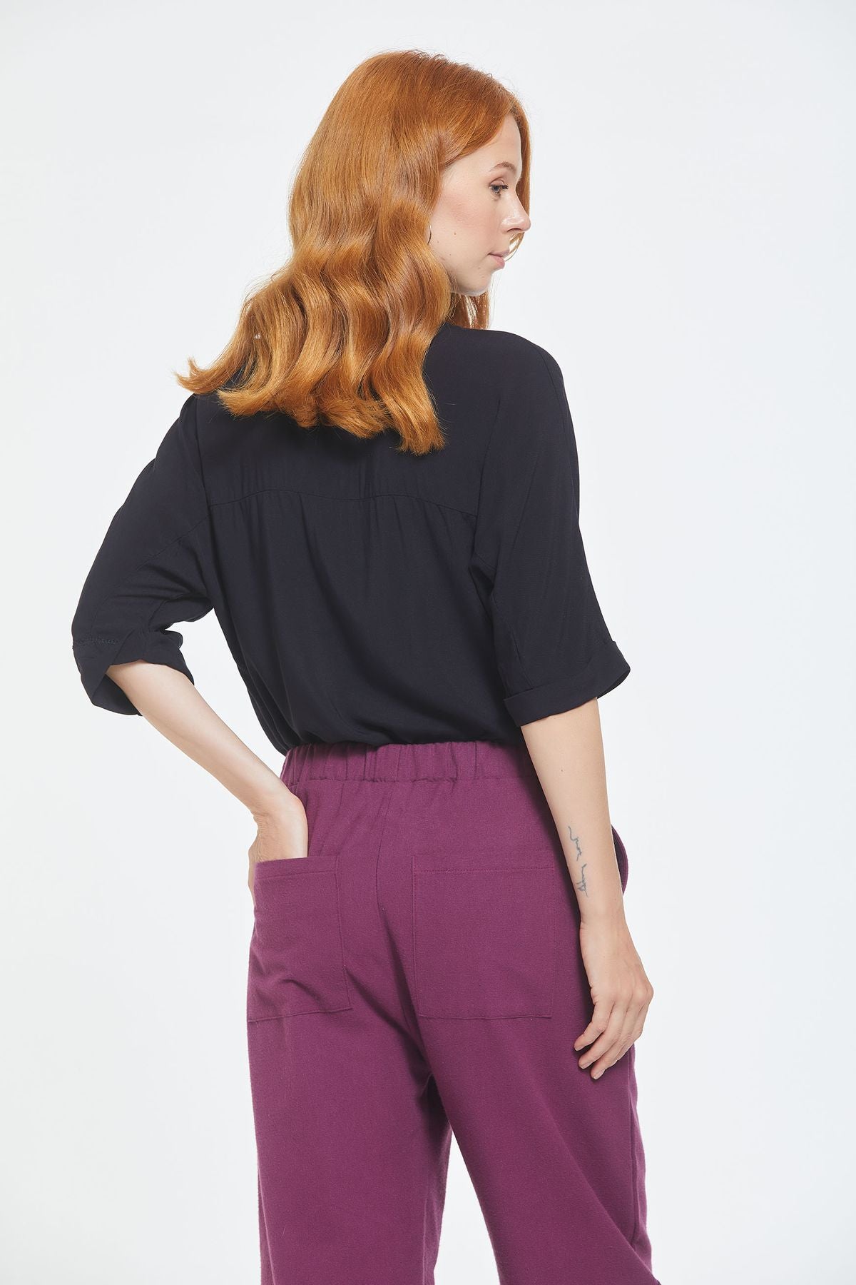 Loose Fit Women's Shirt with Classic Collar Black