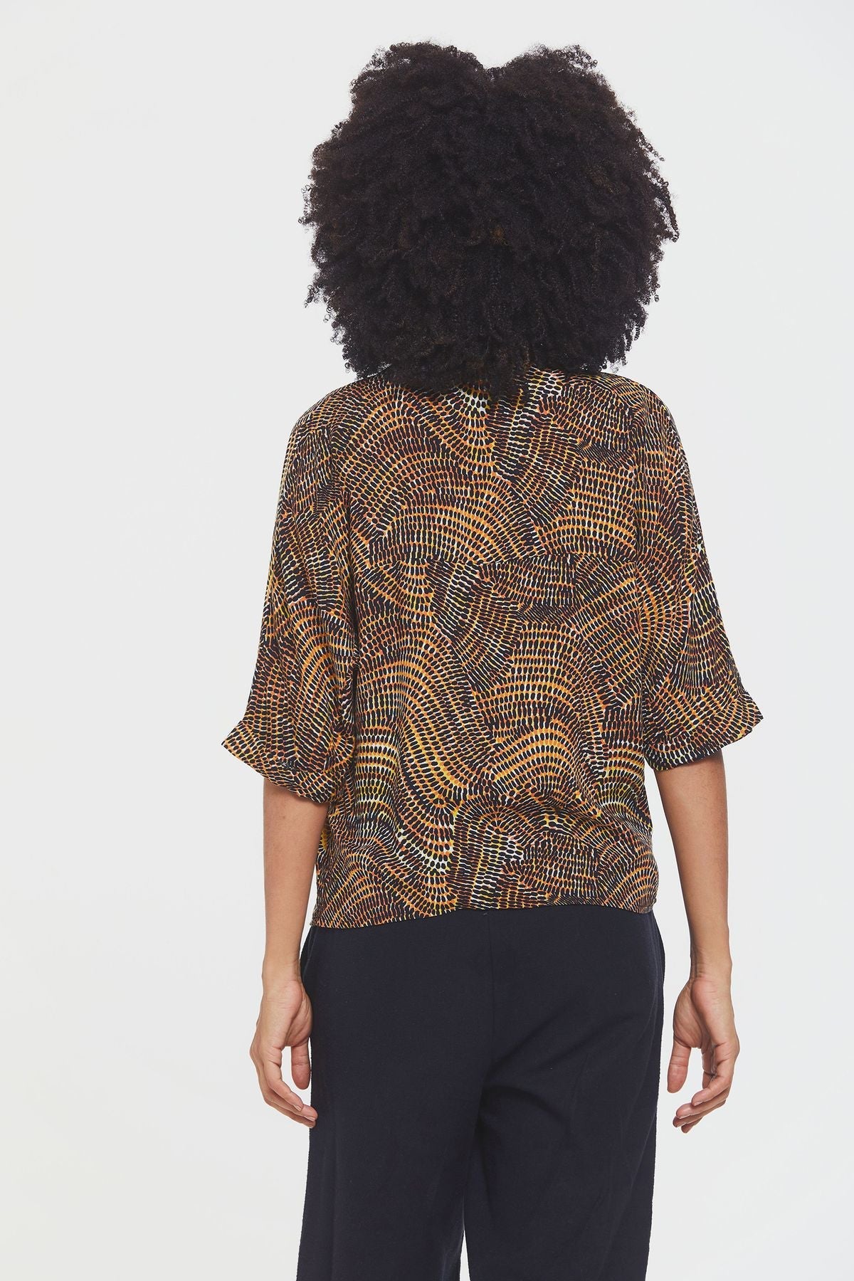 Loose Fit Women's Shirt with Classic Collar Yellow