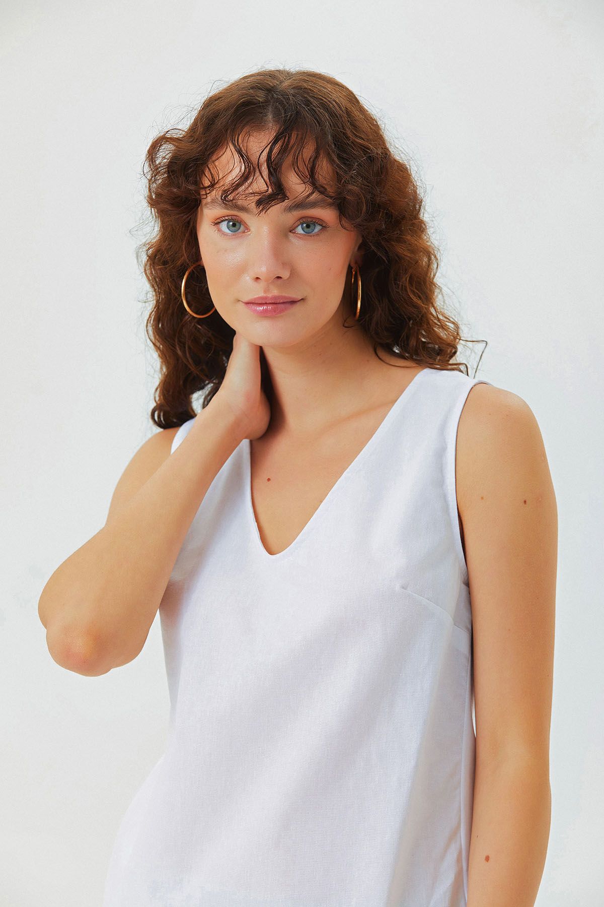 Unique Back Design Sleeveless Top White