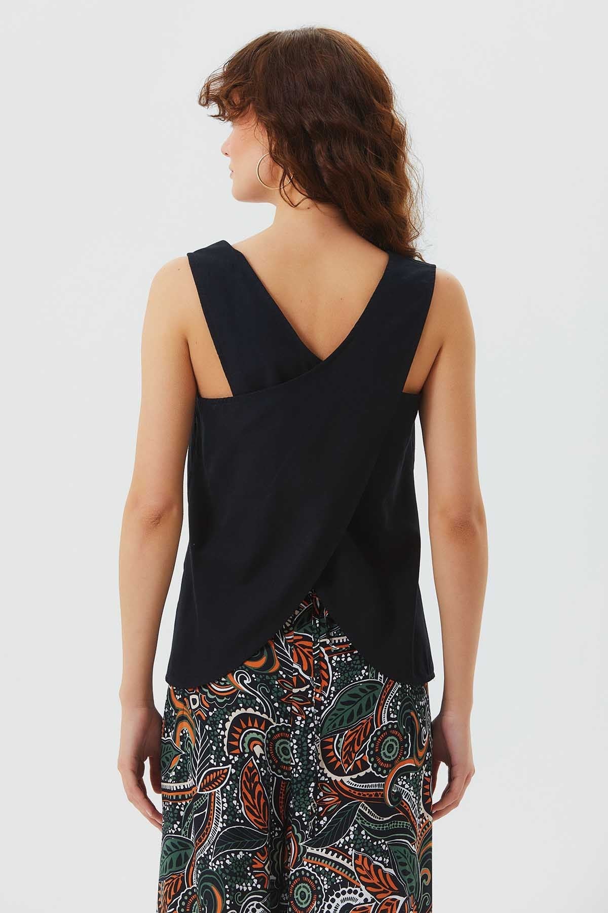 Unique Back Design Sleeveless Top Black