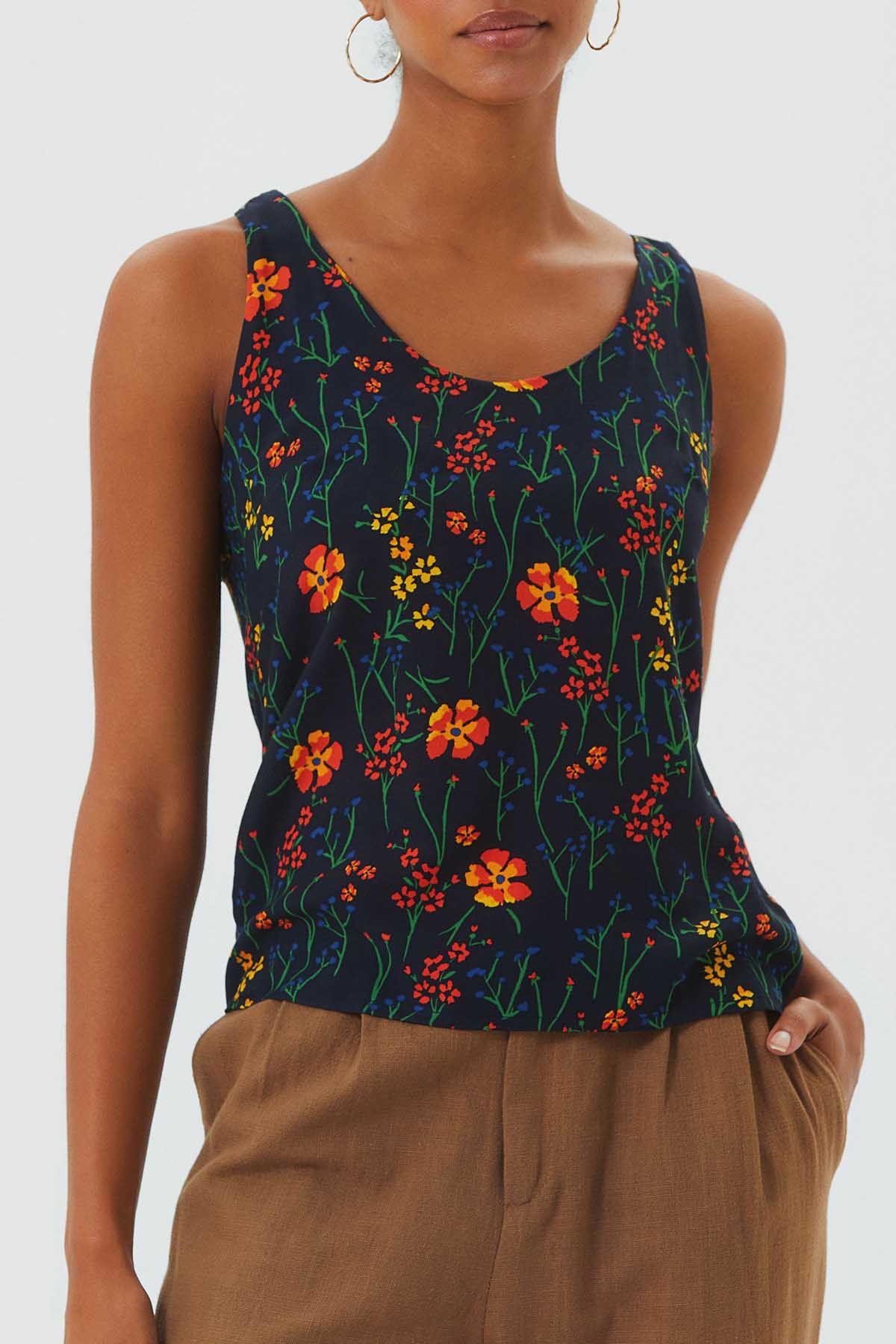 Scoop Neck Sleeveless Basic Blouse Black
