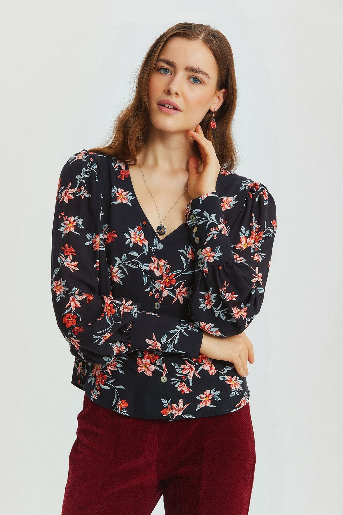 Sleeve Detailed Floral Retro Women's Shirt Black