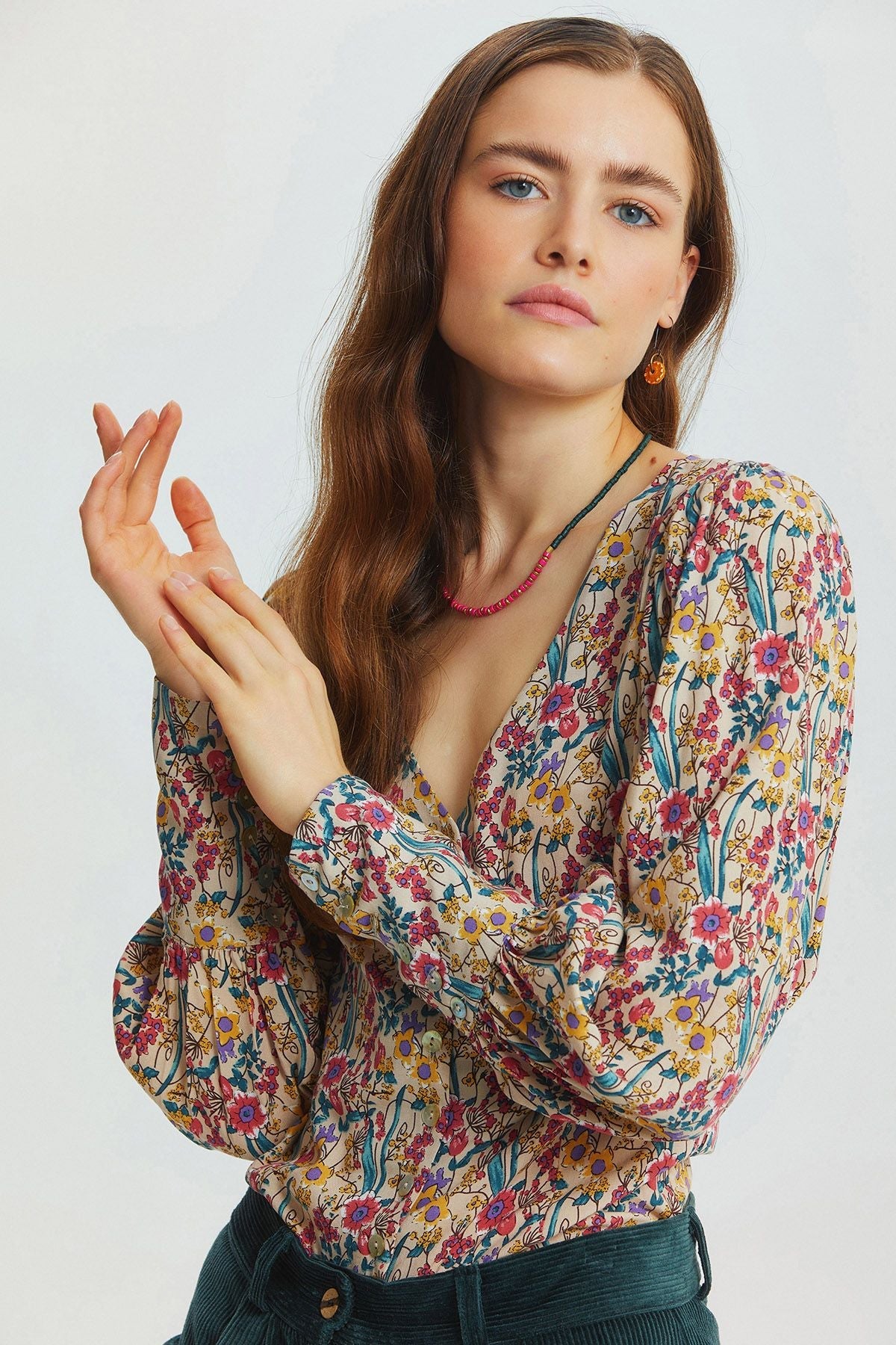Sleeve Detailed Floral Retro Women's Shirt Beige