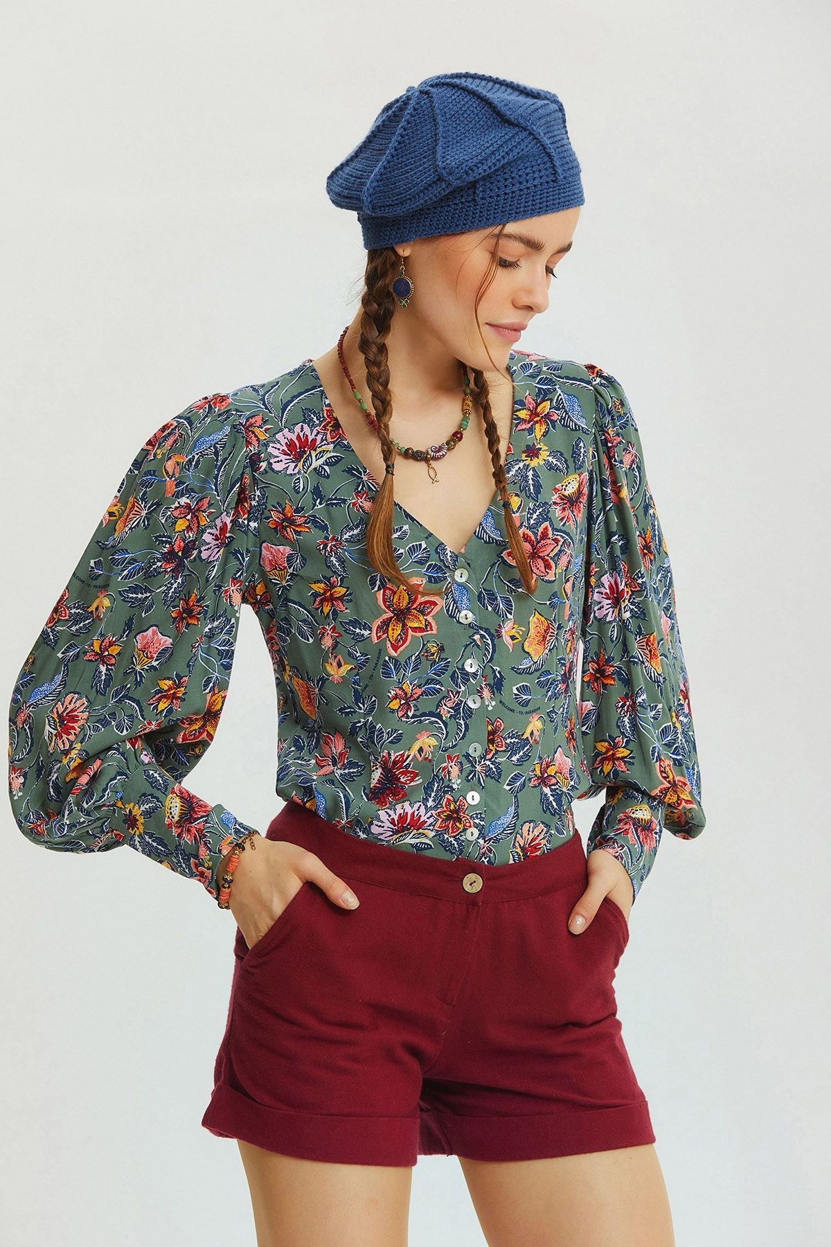 Sleeve Detailed Floral Retro Women's Shirt Gray