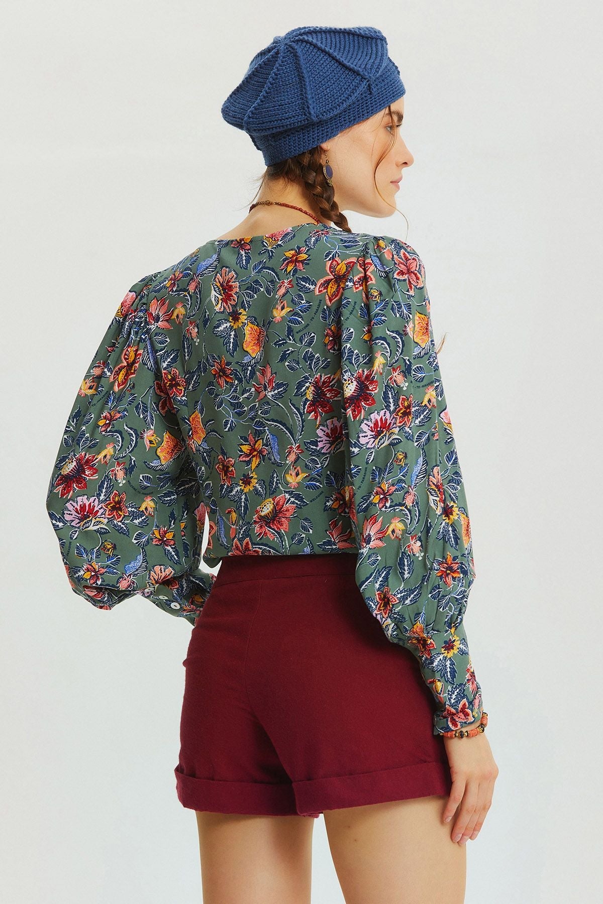 Sleeve Detailed Floral Retro Women's Shirt Gray