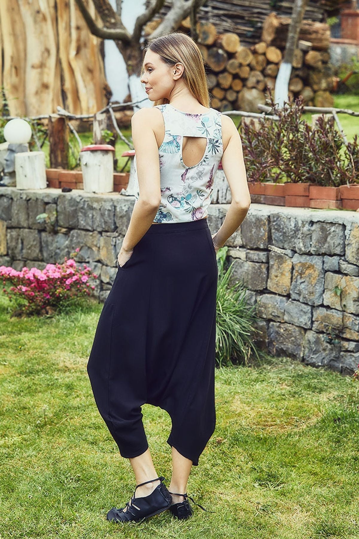 Short Harem Pants Black