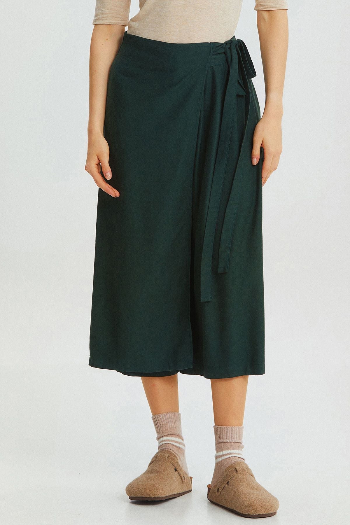 Solid Color Skirted Pants Green