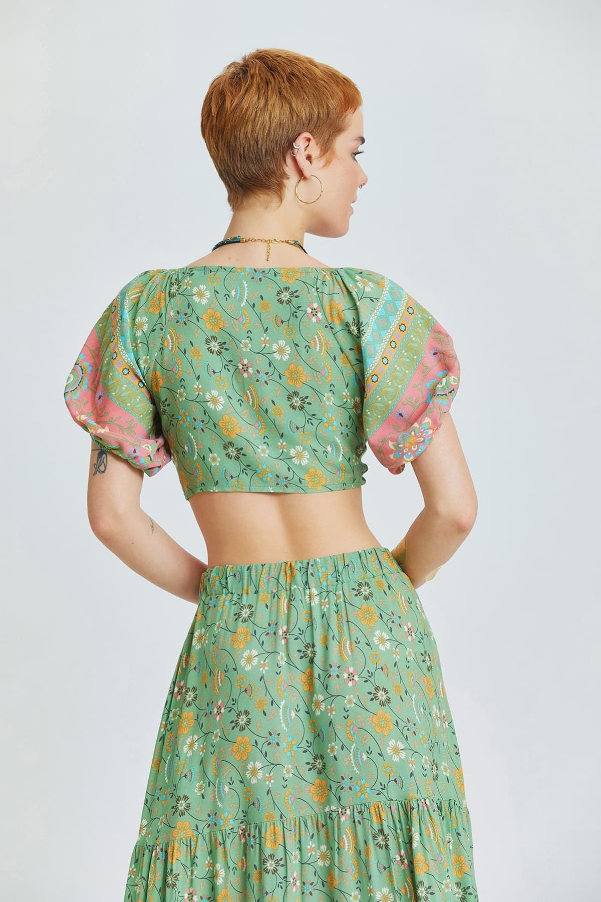 Green Floral Bohemian Blouse with Elastic Shoulders and Front Tie Closure