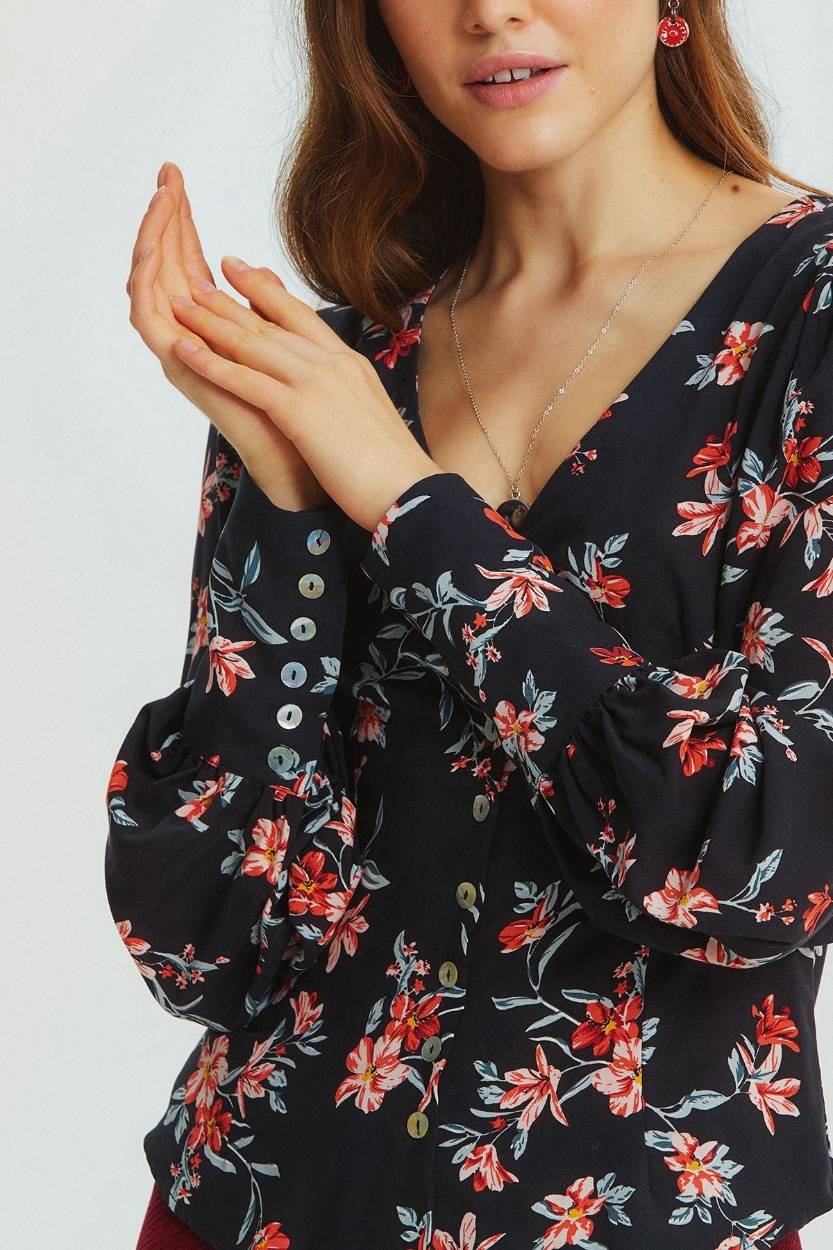 Sleeve Detailed Floral Retro Women's Shirt Black