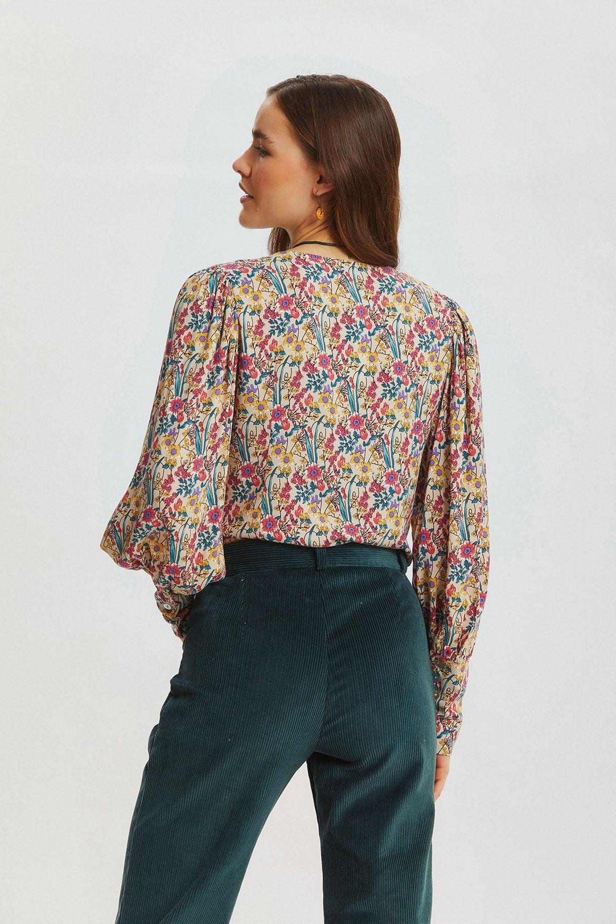 Sleeve Detailed Floral Retro Women's Shirt Beige