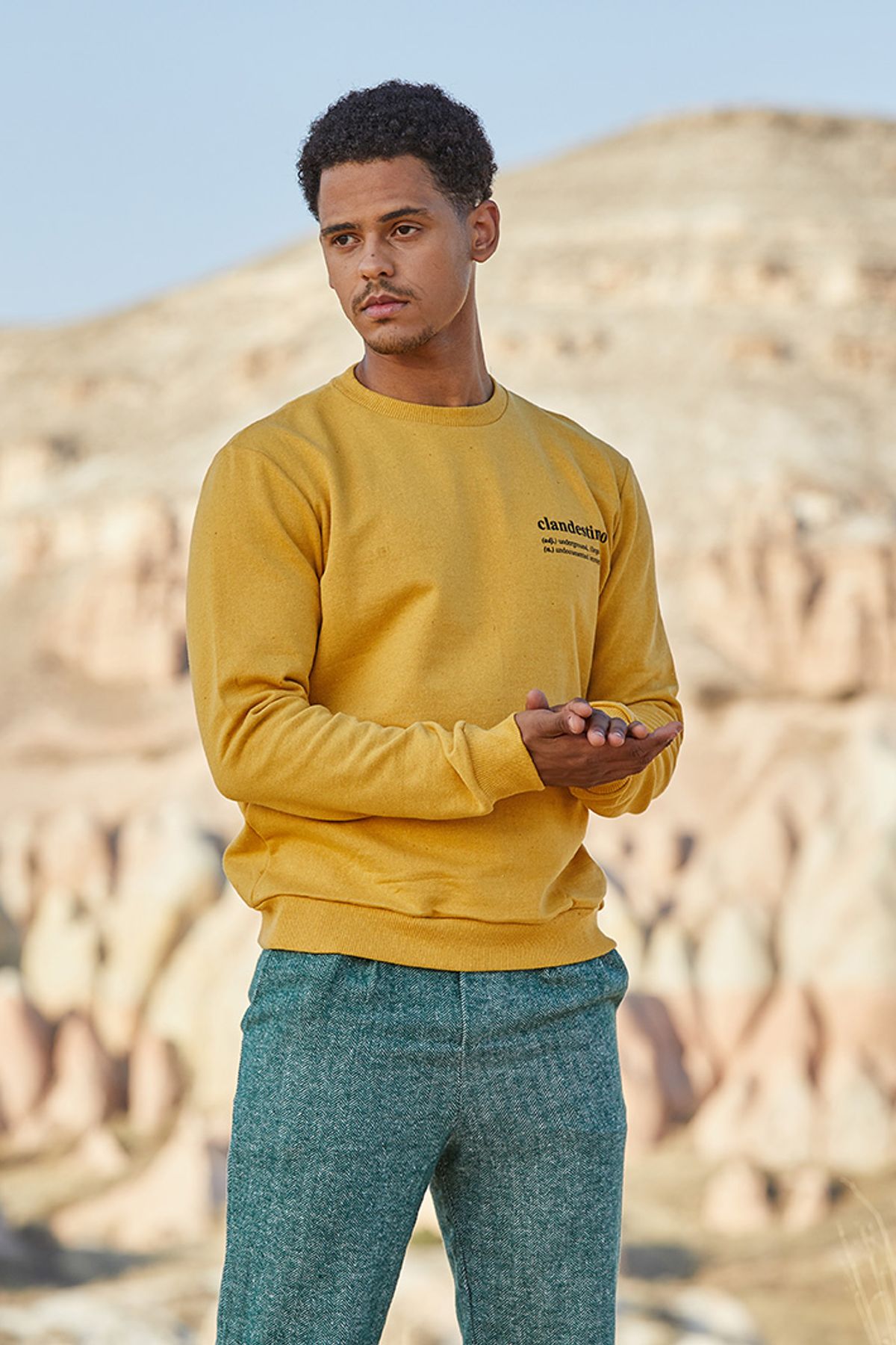 Pullover for Men with Clandestino Print Yellow
